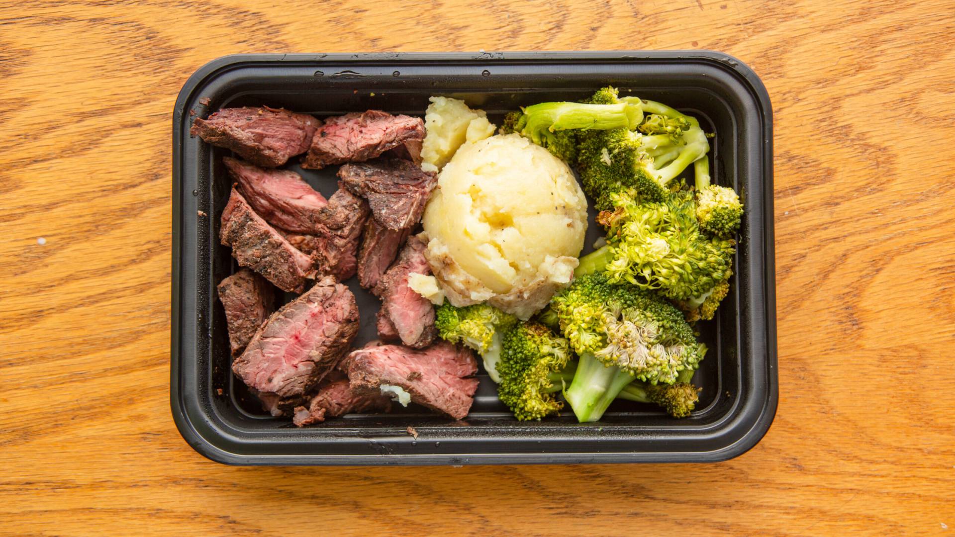 Steak with Mashed Potatoes and Broccoli
