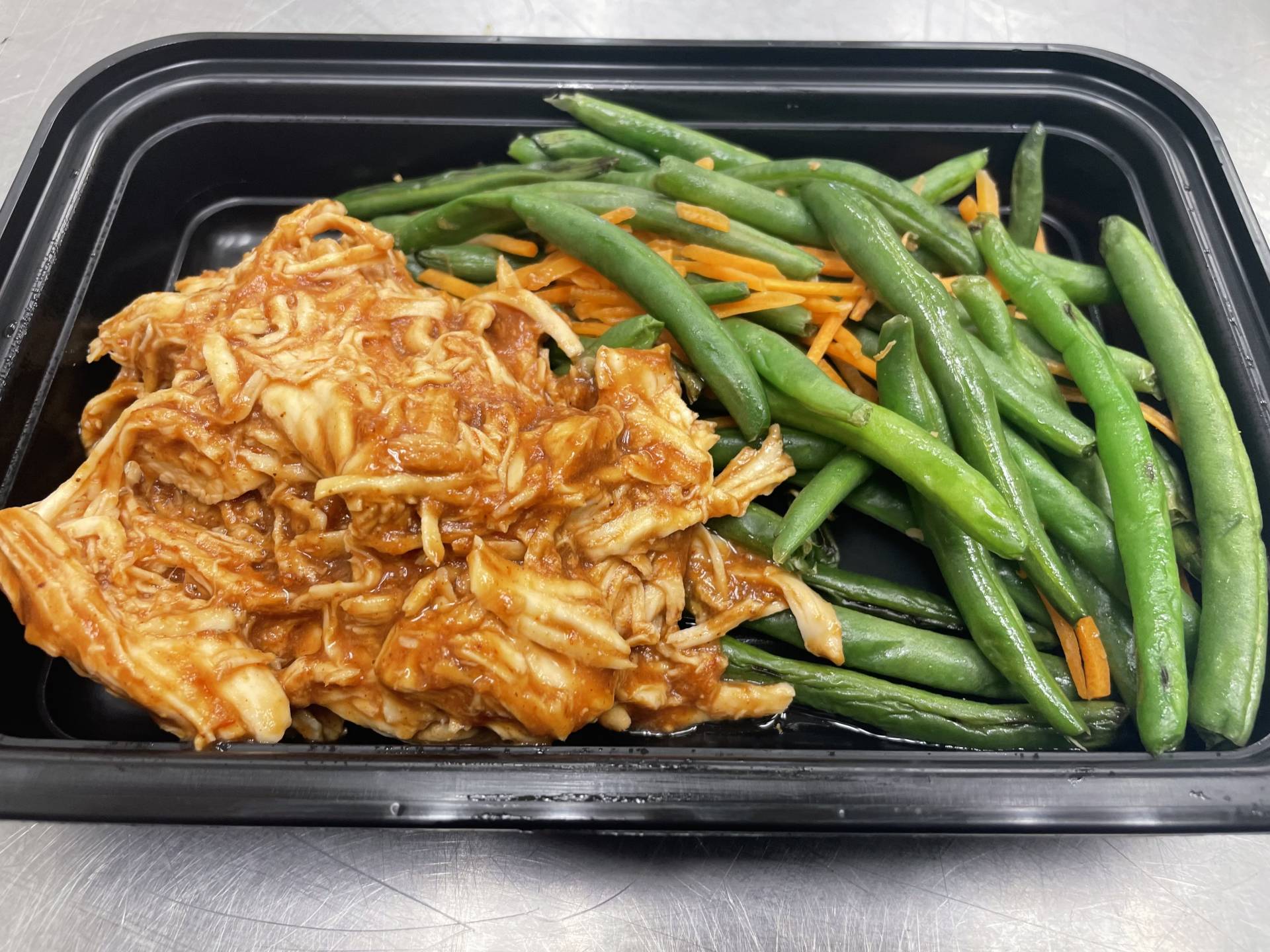 007. [NEW] Kansas City BBQ Shredded Chicken with Carrots & String Beans (KETO)