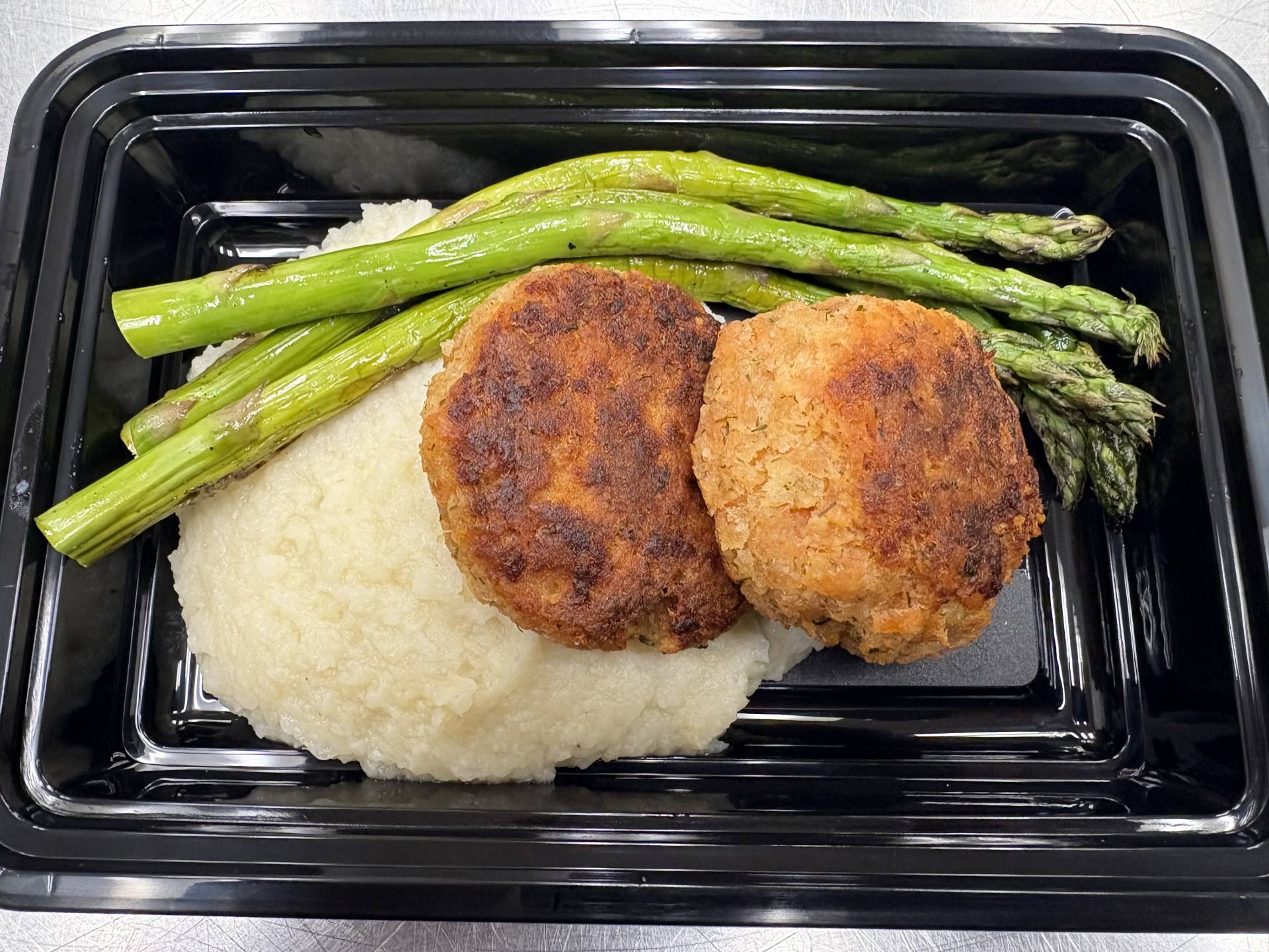 005. [NEW] Salmon Sliders w. Asparagus & Garlic Cauliflower Mashed