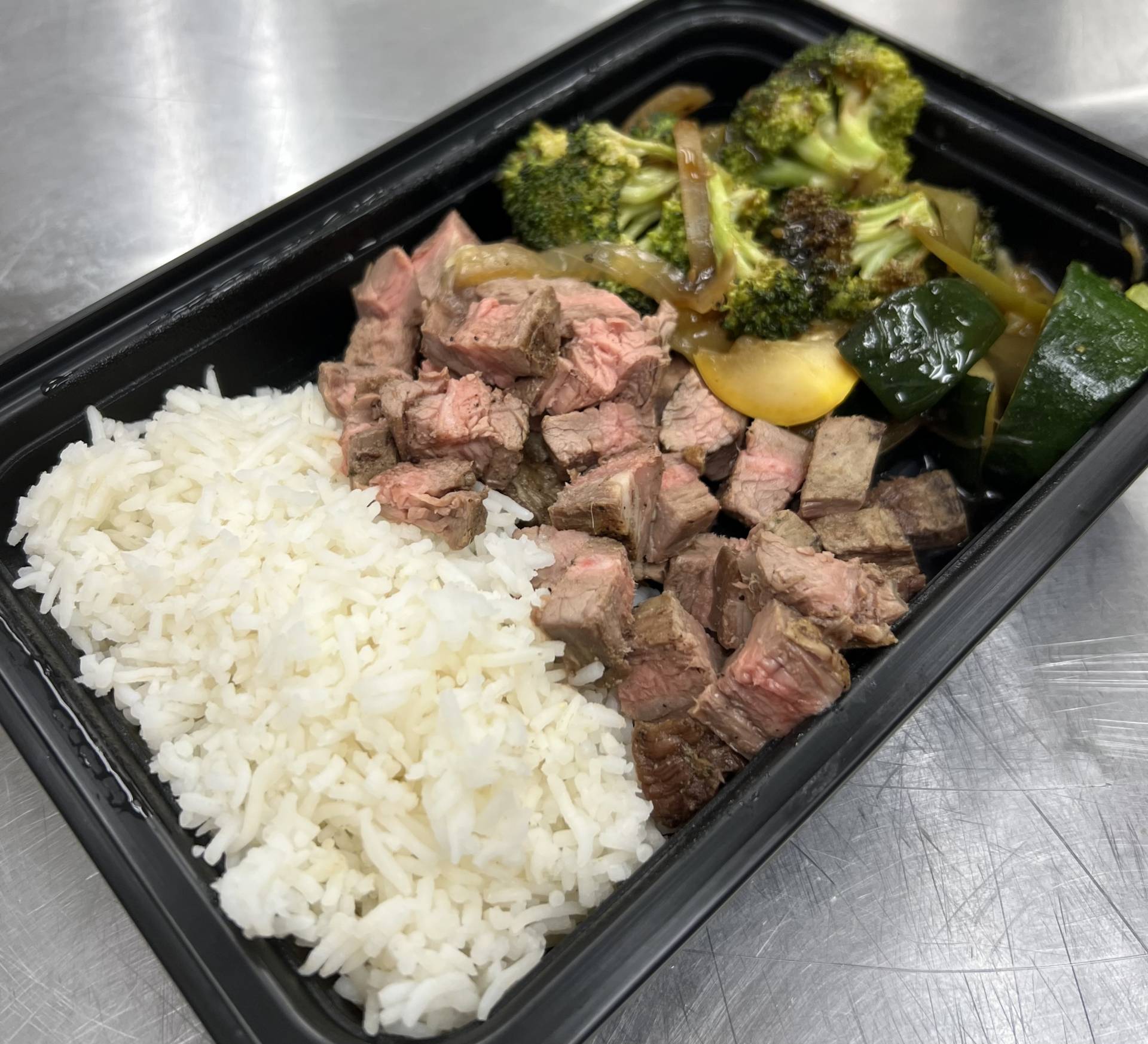 009. [NEW] Steak with Stir Fry Veggies & White Rice