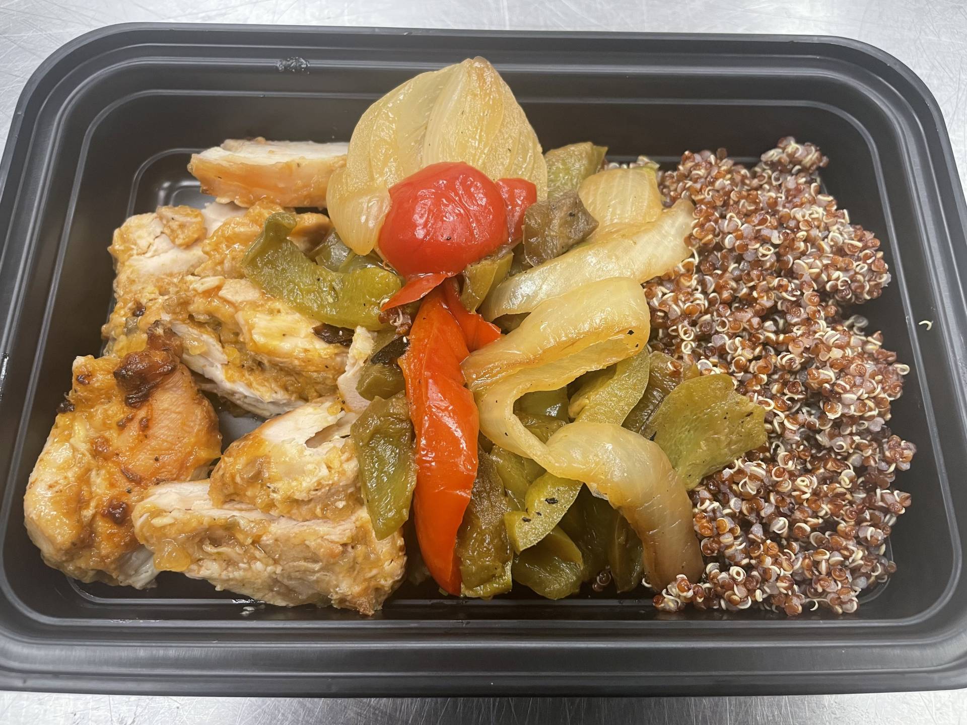 10B. Sofrito Chicken With Quinoa, Peppers & Onions